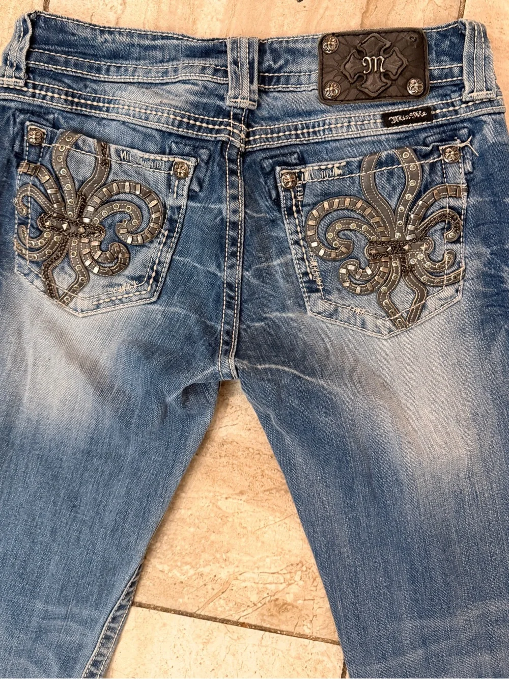 Miss Me Buckle Jeans Sz 29 Fleur de Lis Jeweled Straight Leg Medium Wash